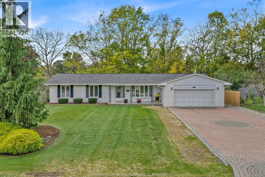 1367 Oxford Ave, Kingsville, ON N9Y 2S8