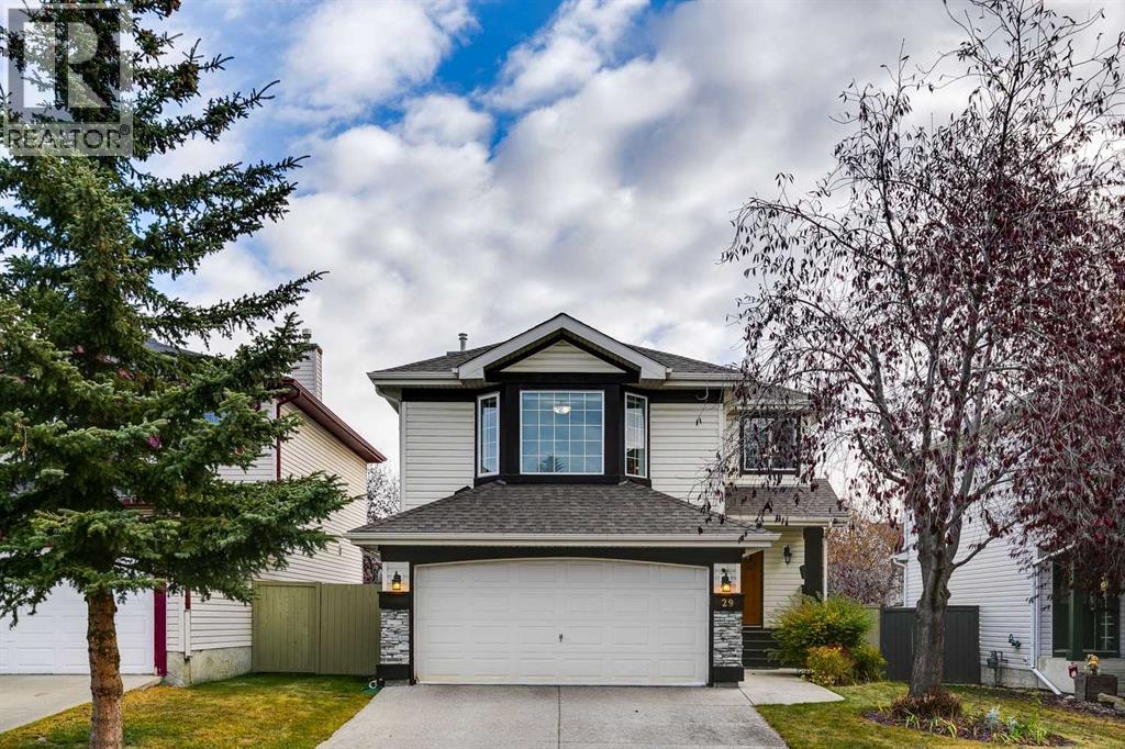 29 Douglas Woods Gdns SE, Calgary, AB T2Z 3A9