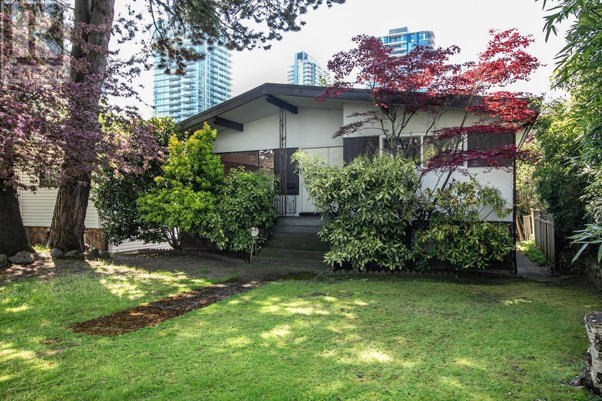 532 W 64th Ave, Vancouver, BC V6P 2K9