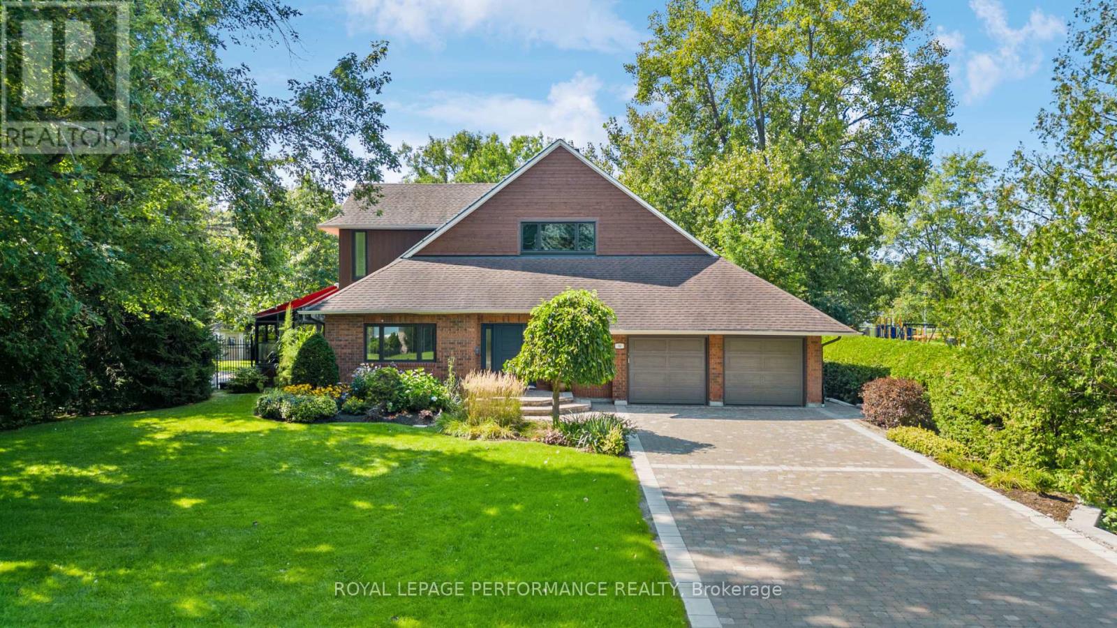 55 Delong Dr, Ottawa, ON K1J 7E4