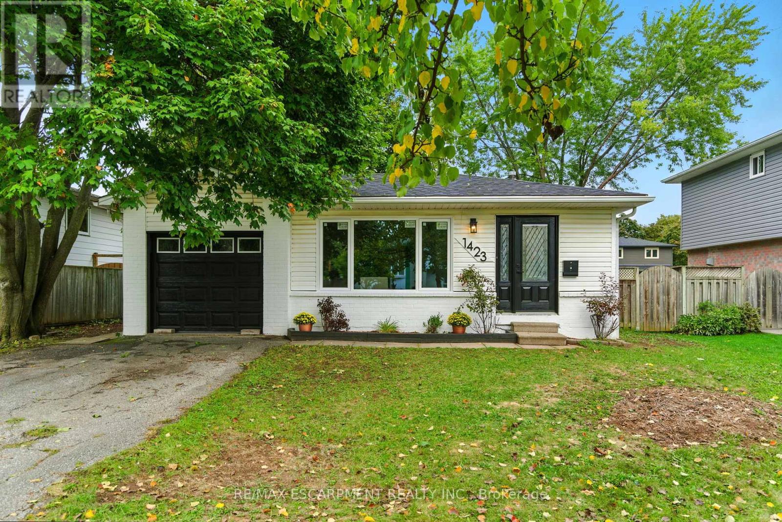 1423 Thornton Rd, Burlington, ON L7M 1N6