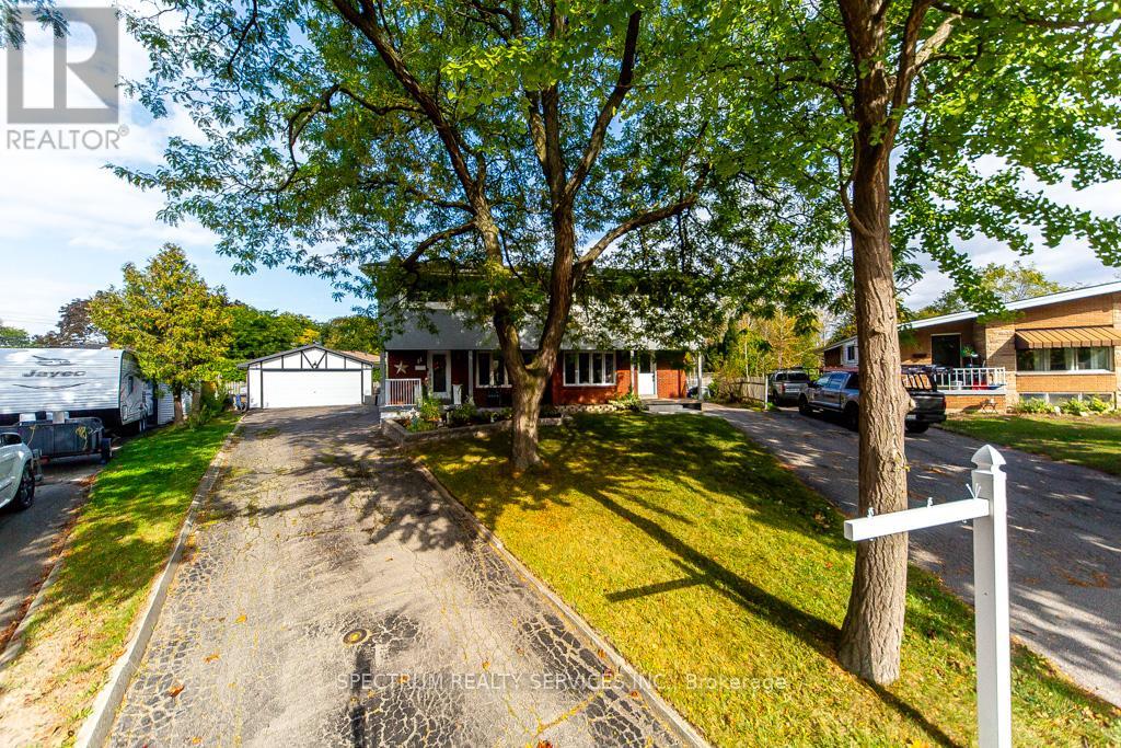 11 Carrington Ct, Hamilton, ON L9A 4N5