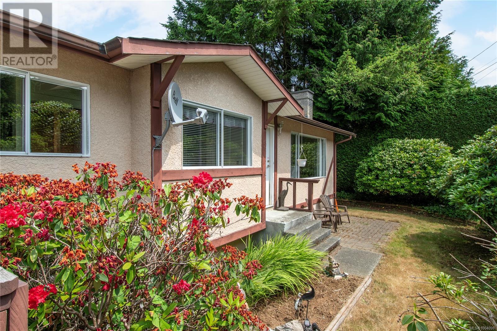 880 Pinecrest Rd, Campbell River, BC V9W 3P3