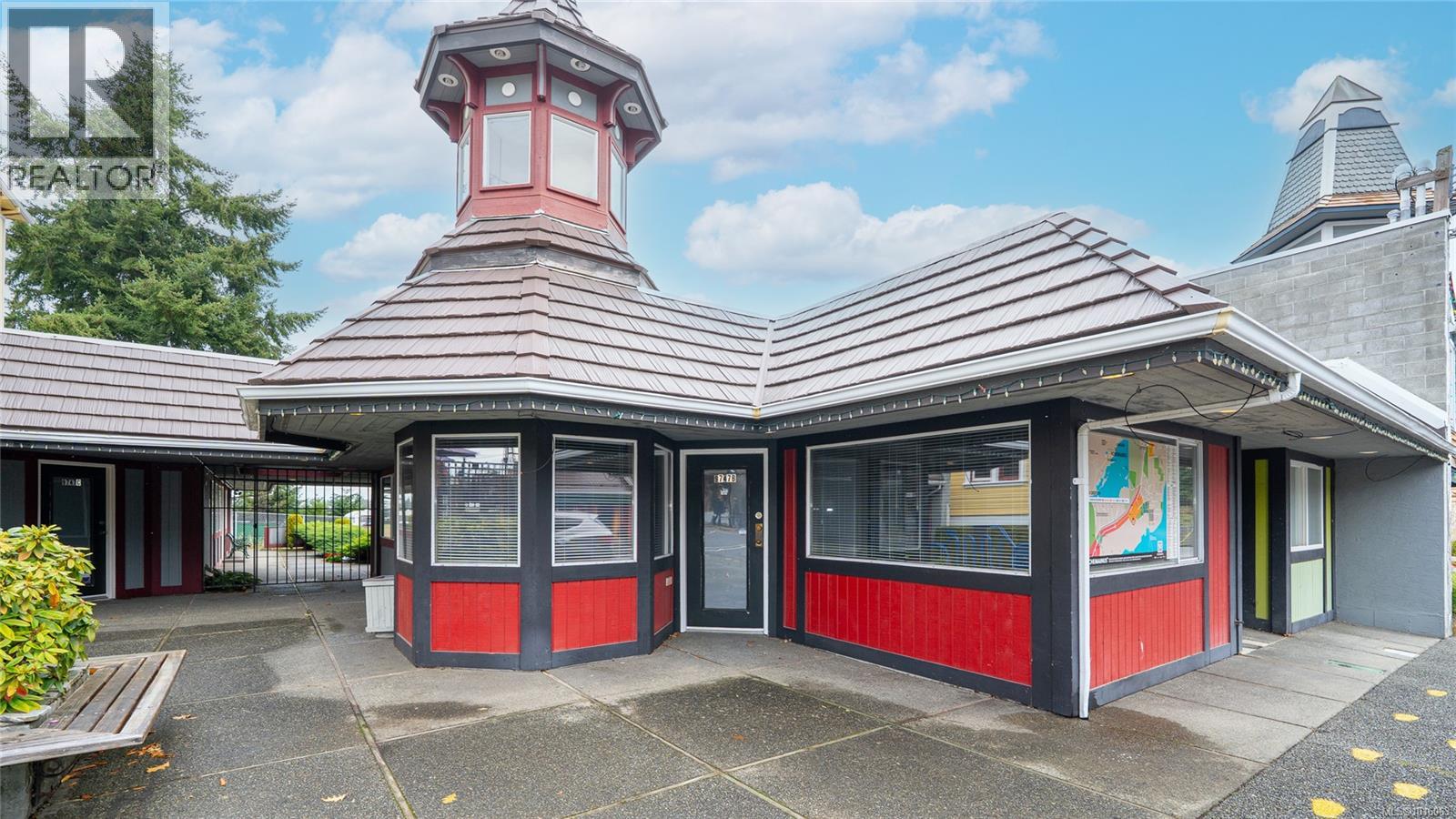 9747 Willow St, North Cowichan, BC V0R 1K1