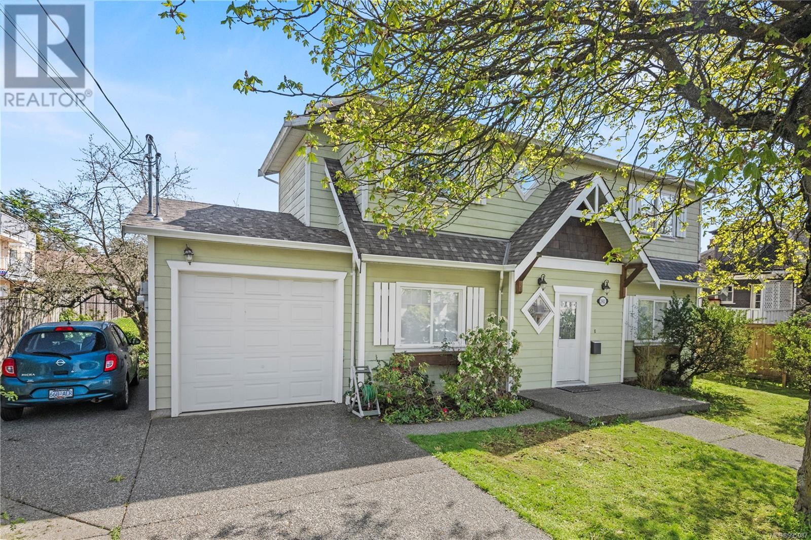 2901 Harriet Rd, Victoria, BC V8T 4N4