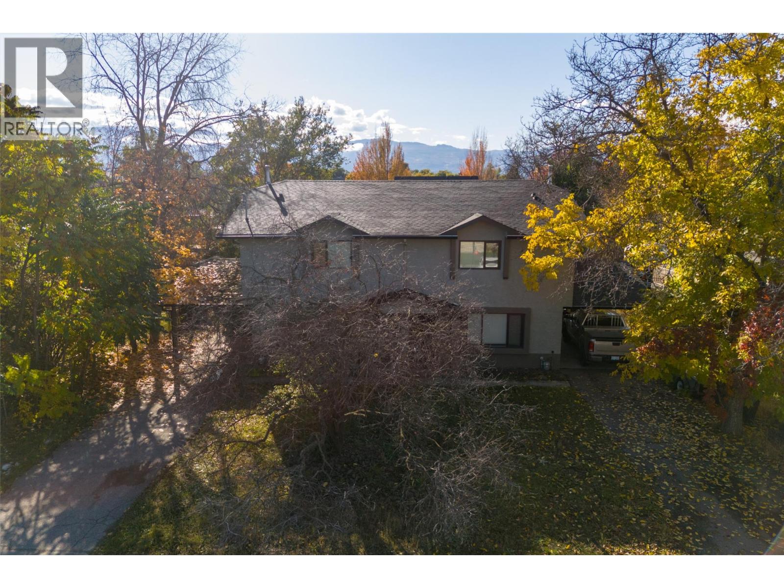 1033 1035 Laurier Ave, Kelowna, BC V1Y 6B2