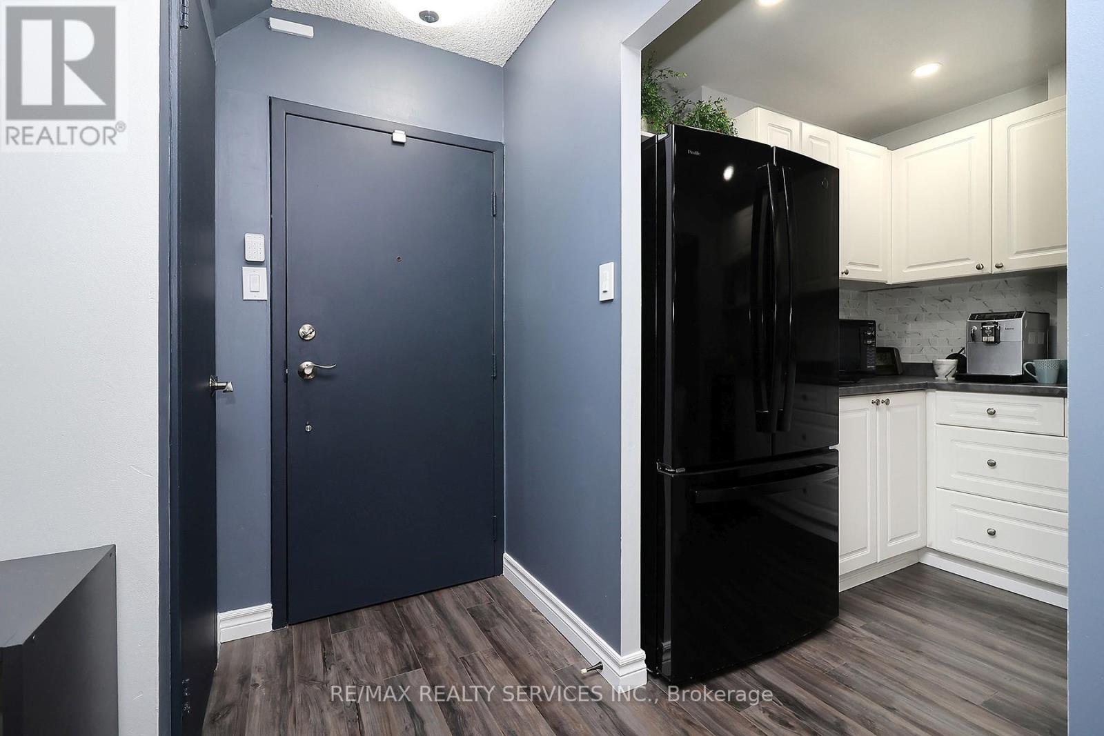 132 2095 Roche Ct, Mississauga, ON L5K 2C8