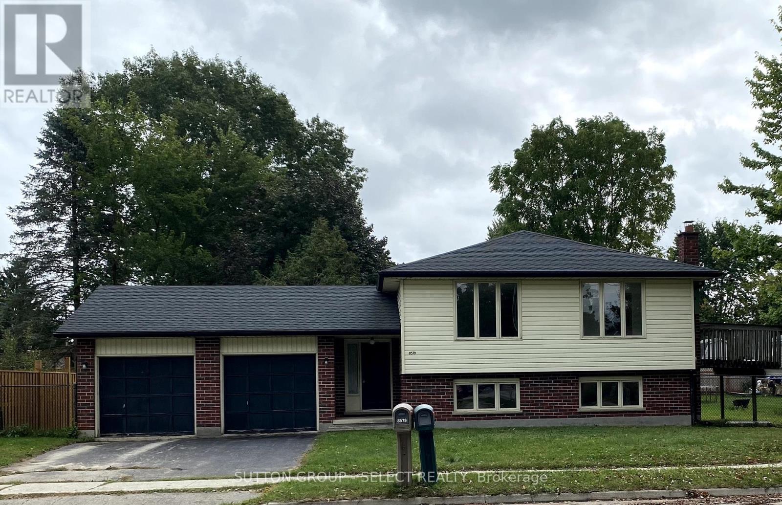 8579 Glendon Dr, Strathroy-Caradoc, ON N0L 1W0
