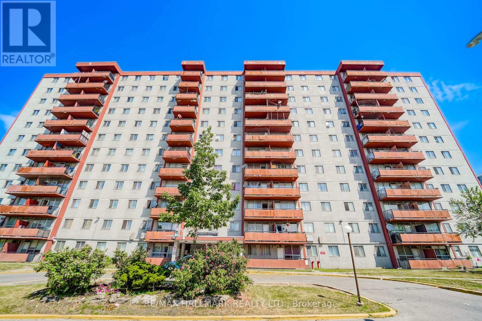 411 50 Lotherton Pathway, Toronto, ON M6B 2G7