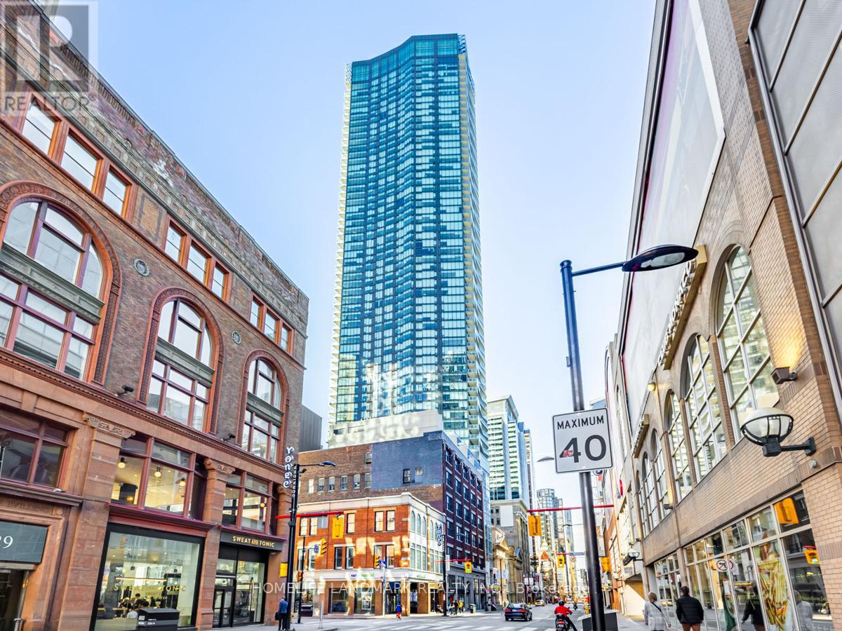 4211 197 Yonge St, Toronto Church-yonge Corridor, ON M5B 1M4