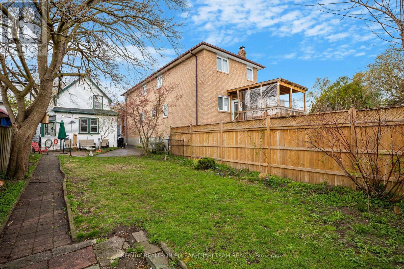43 King Edward Ave, Toronto, ON M4C 5J5