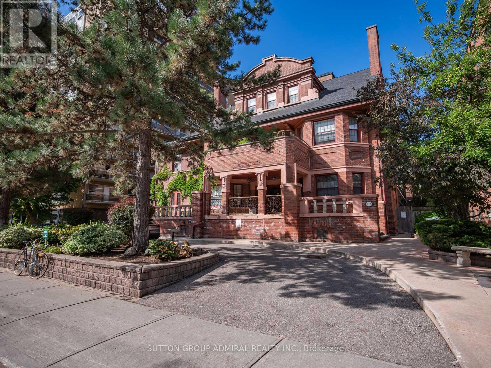 106 212 St George St, Toronto, ON M5R 2N8