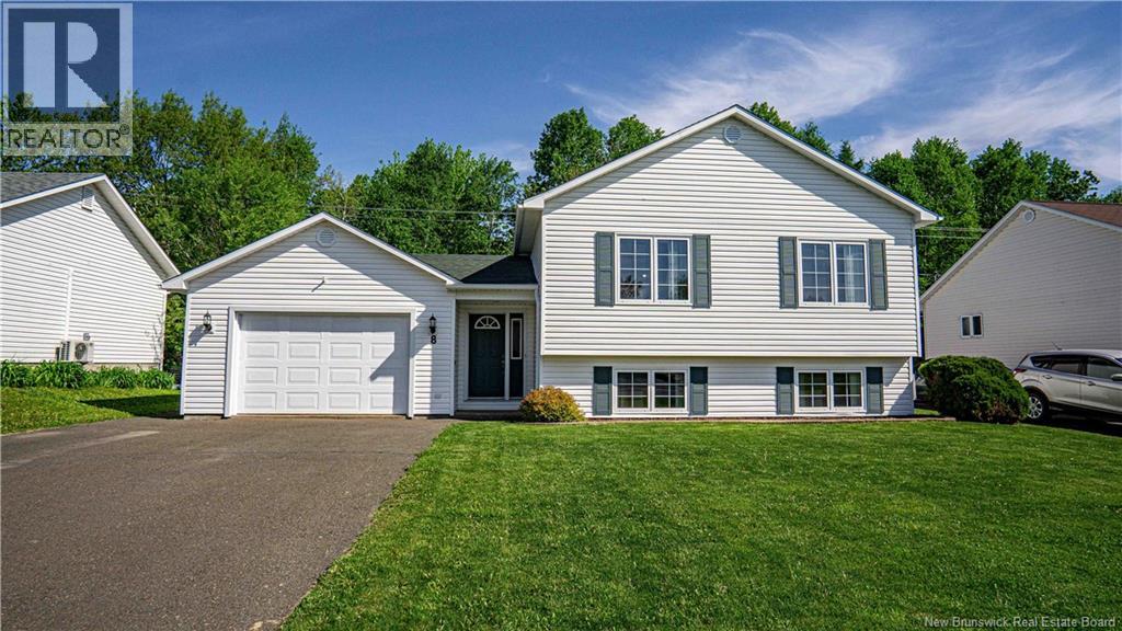 8 Lansdown St, Oromocto, NB E2V 4P3