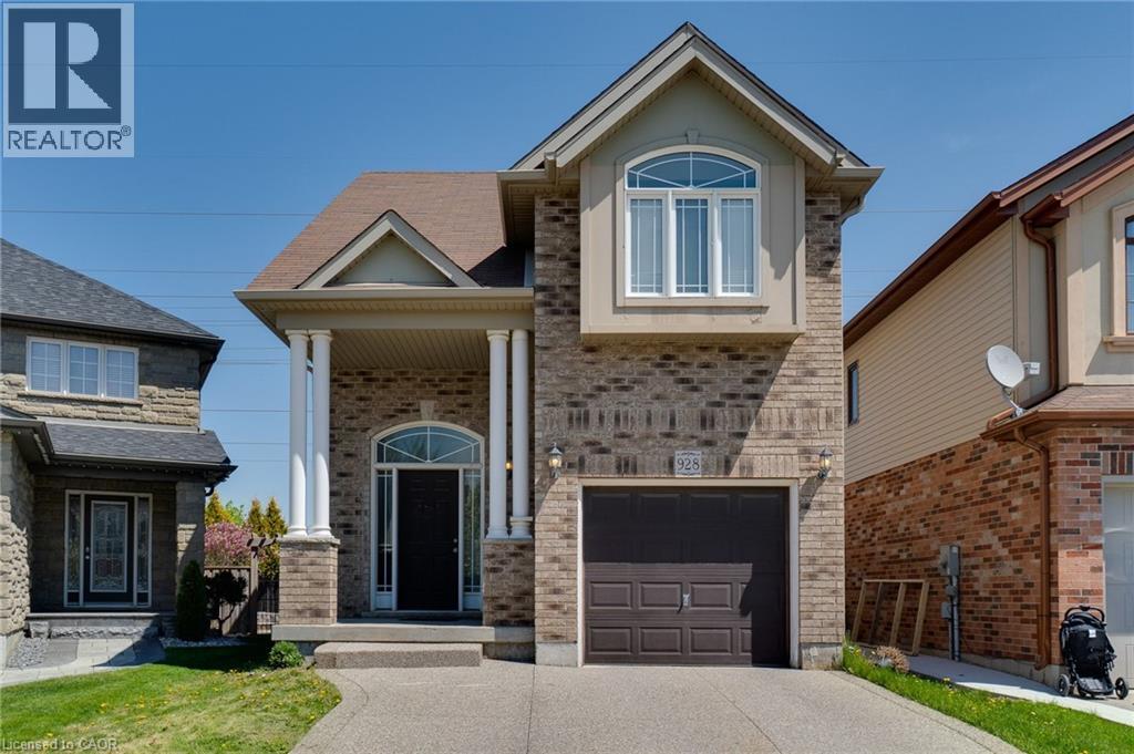 928 Dunblane Ct, Kitchener, ON N2R 1W9