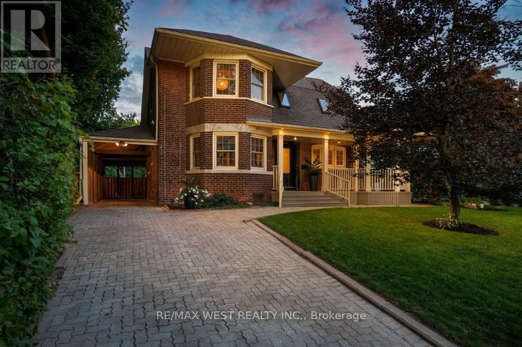 207 Ellis Ave, Toronto, ON M6S 2X4