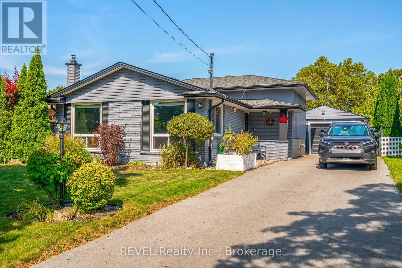 9 Fitzroy Ln, St. Catharines, ON L2M 6N6