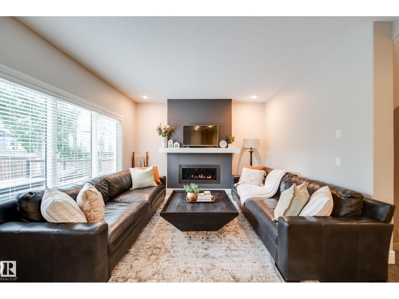 4373 Crabapple Cr SW, Edmonton, AB T6X 0X9