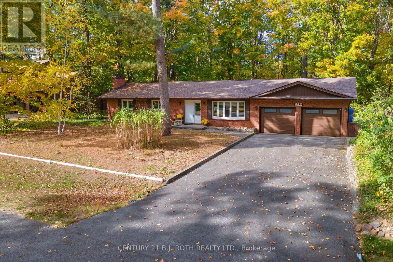 1890 Kensington Pl, Severn Bass Lake, ON L3V 7J9