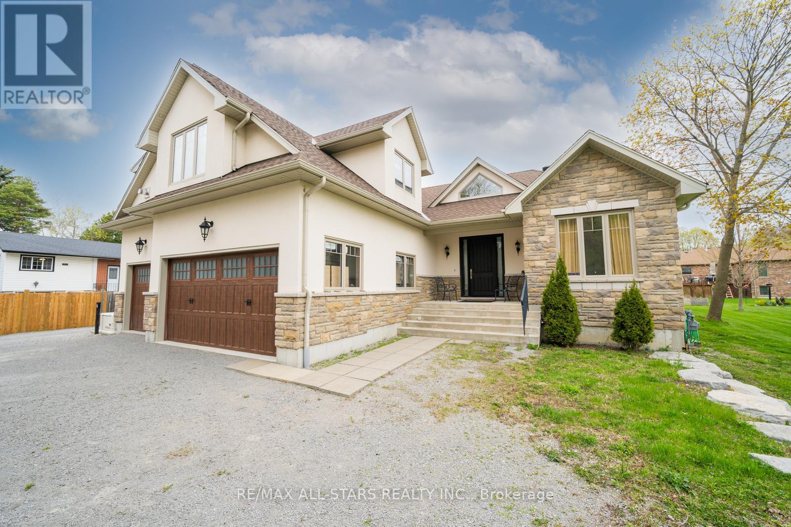 5023 Franklin St, Pickering, ON L1Y 1B4