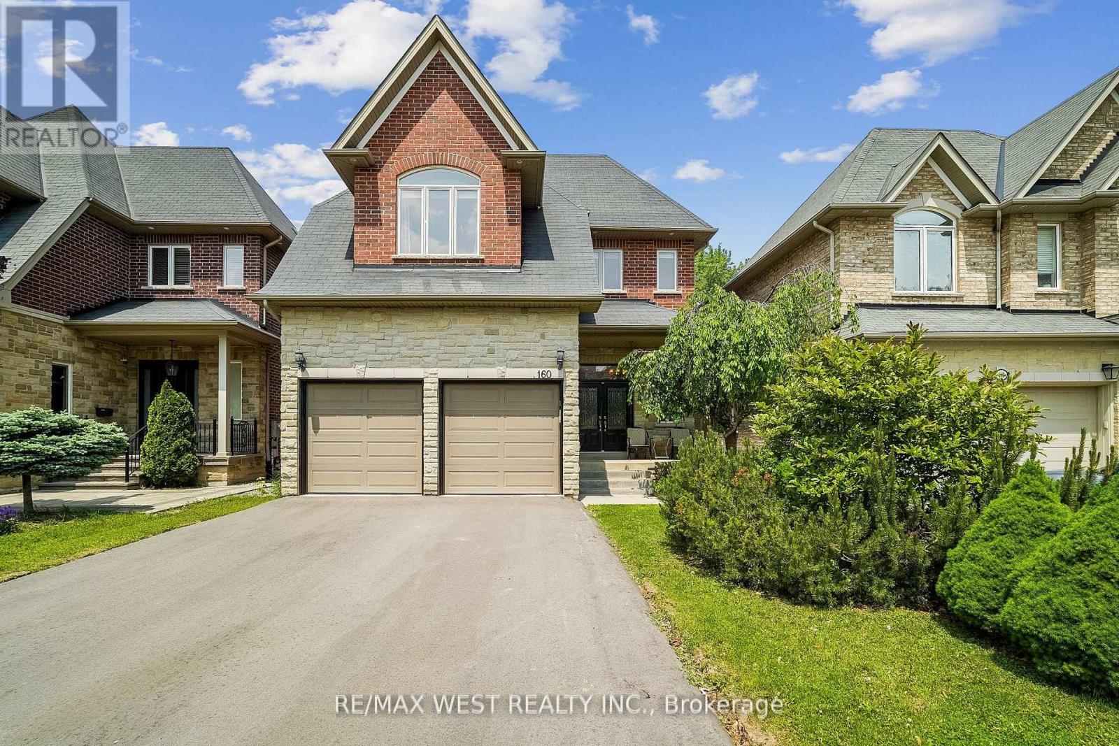 160 Townsgate Dr, Vaughan, ON L4J 1A7
