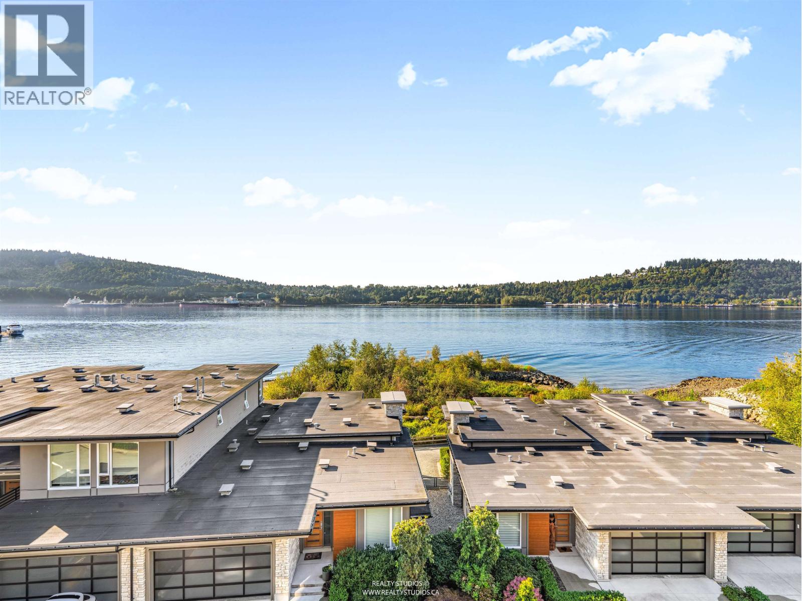 3873 Cates Landing Way Unit 406, North Vancouver, BC V7G 0A6