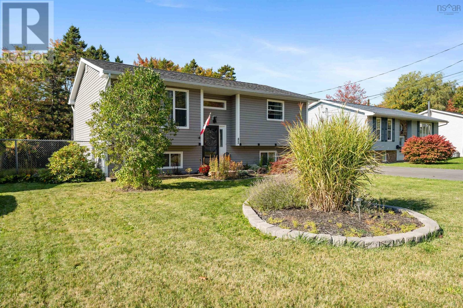 82 Sunnyvale Cres, Lower Sackville, NS B4E 2G9