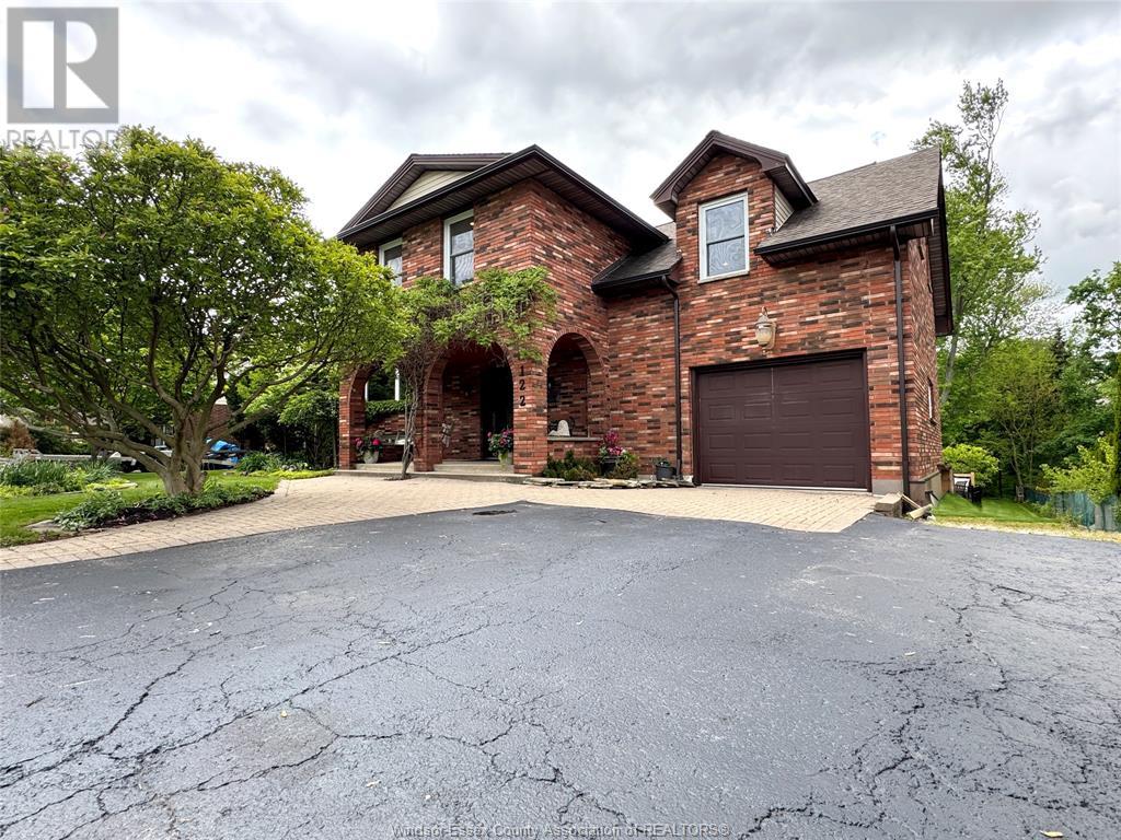 122 Augustine Dr, Kingsville, ON N9W 1C5