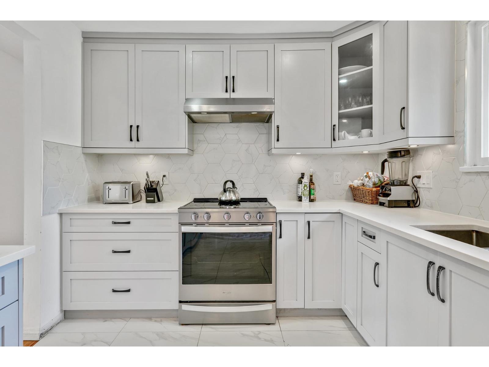 156 Street Unit 1728, Surrey, BC V4A 4T1