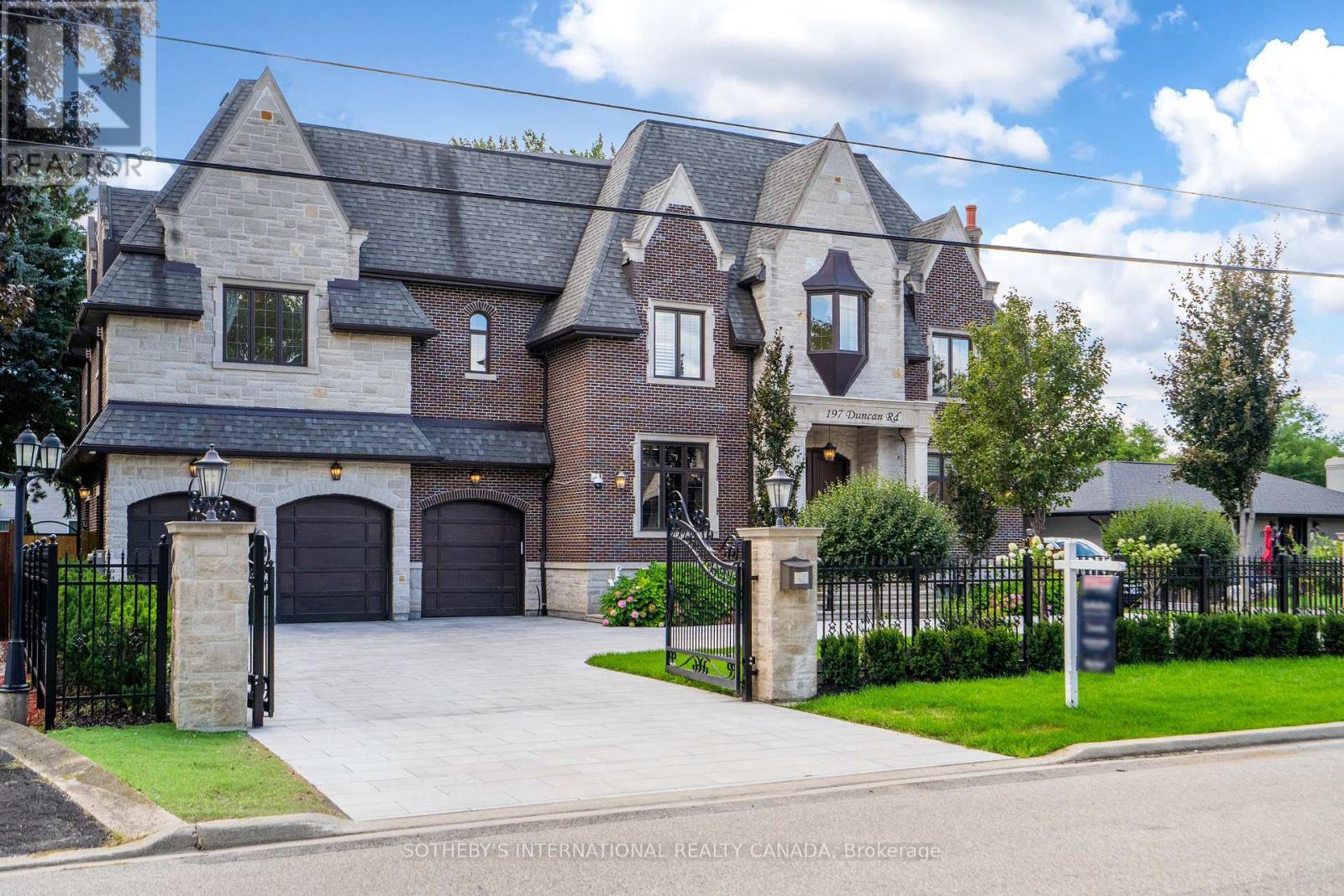 197 Duncan Rd, Richmond Hill, ON L4C 6J6