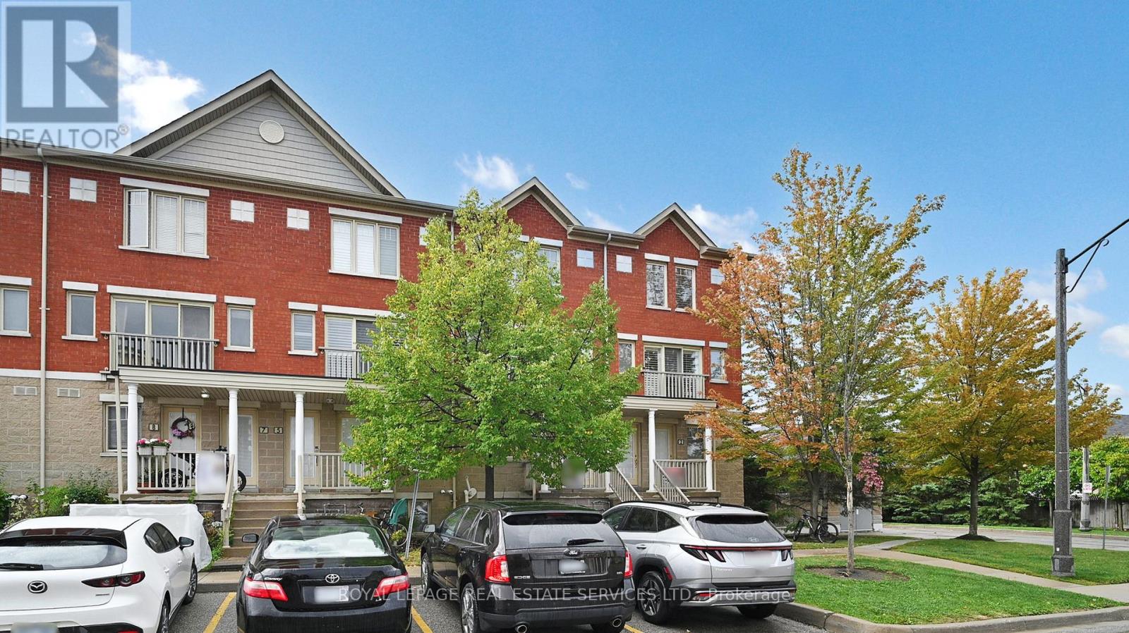 4 5050 Intrepid Dr, Mississauga, ON L5M 0E5
