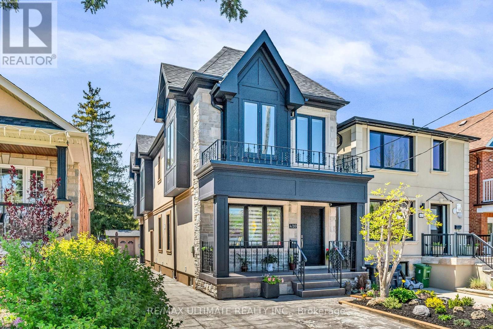 420 Harvie Ave, Toronto, ON M6E 4L8