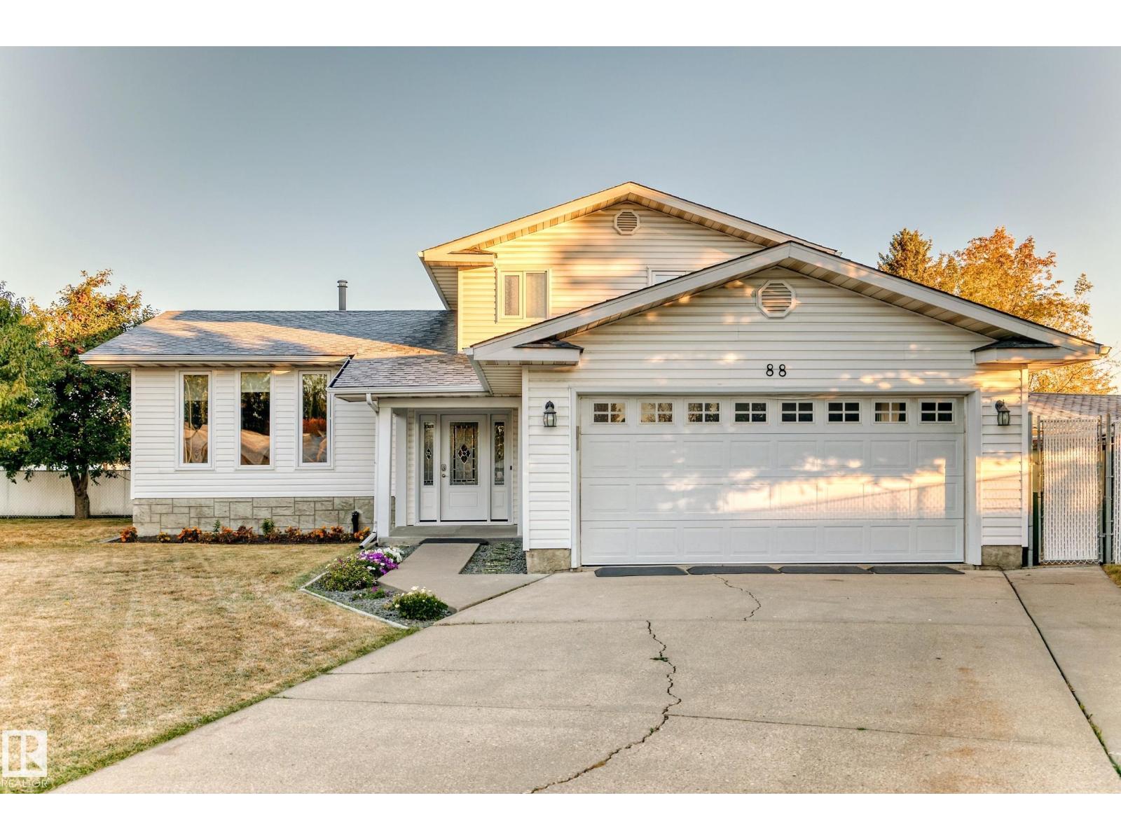 88 Homestead Cr NW, Edmonton, AB T5A 2Y3