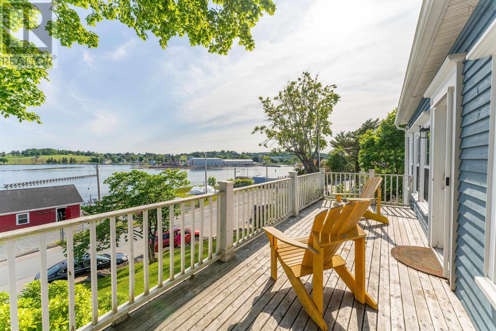44 Montague St, Lunenburg, NS B0J 2C0