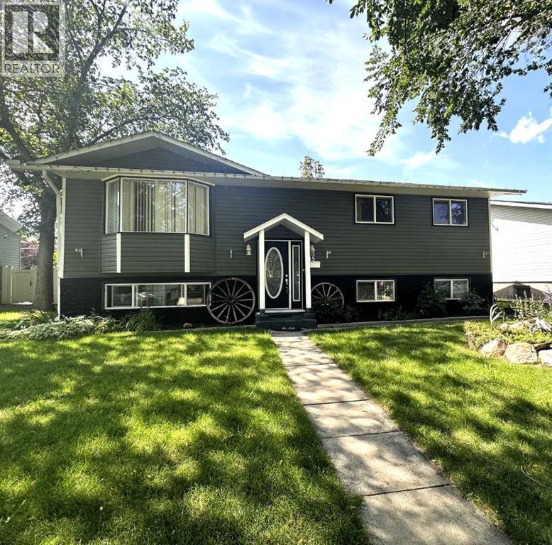 15 Westbrook Cres W, Brooks, AB T1R 0B5