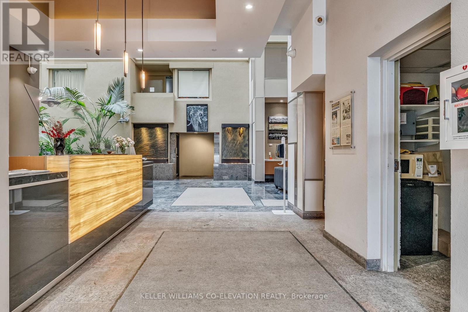 215 437 Roncesvalles Ave, Toronto, ON M6R 3B9