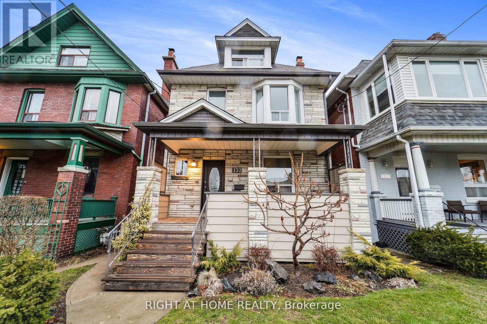 152 Wright Ave, Toronto, ON M6R 1L2