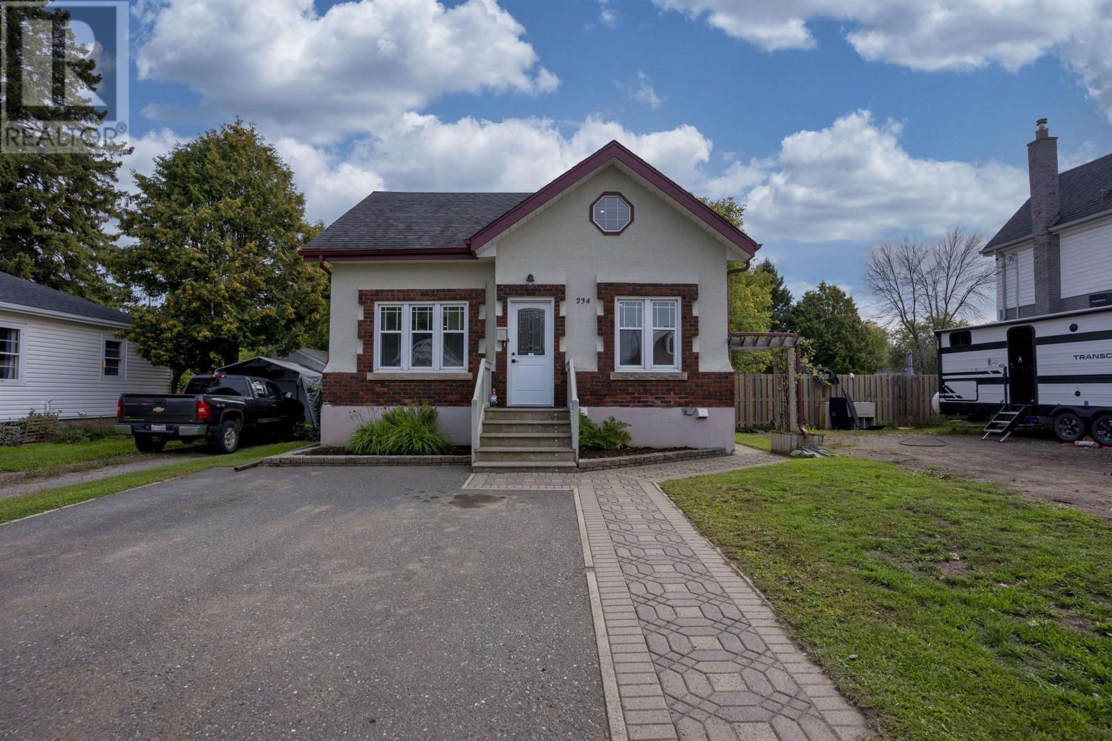 234 Amelia St E, Thunder Bay, ON P7E 3Z7