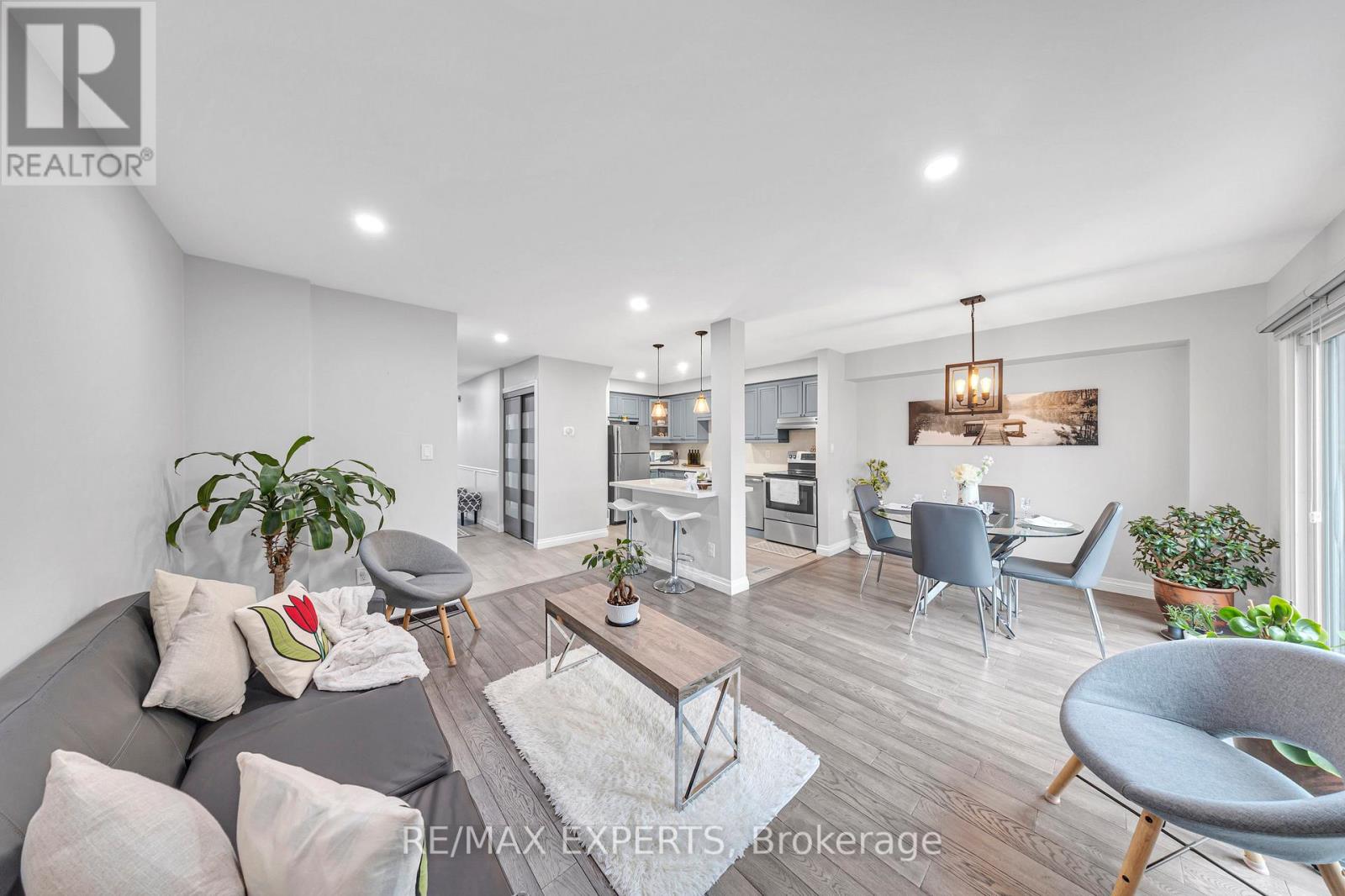 55 2676 Folkway Dr NW, Mississauga, ON L5L 2G5