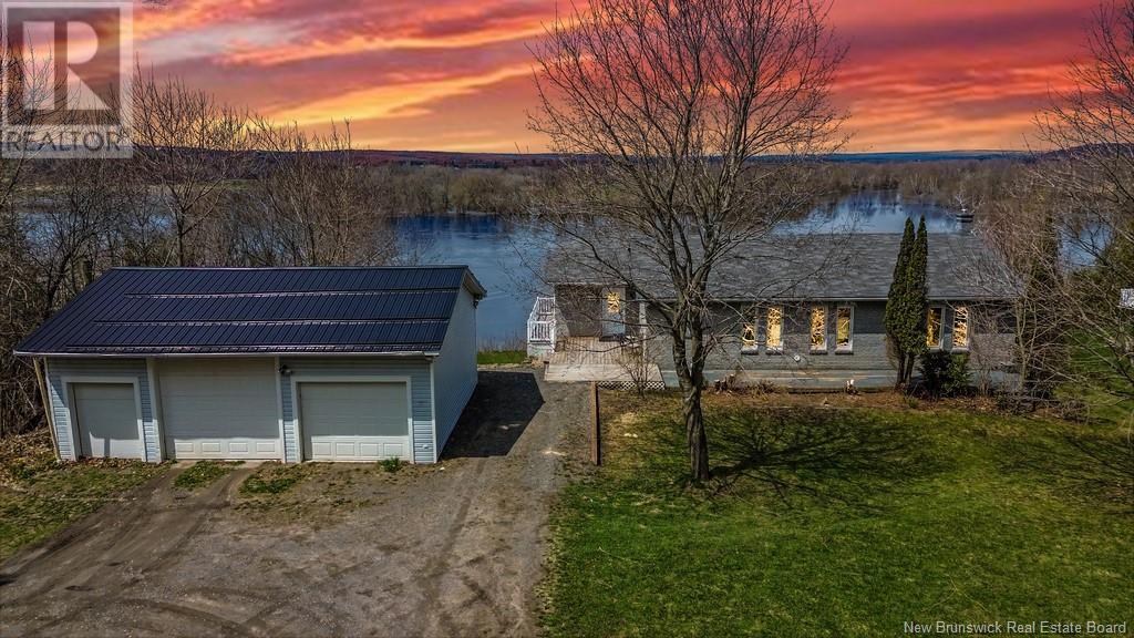 32 Eagle Ct, Island View, NB E3E 2G7