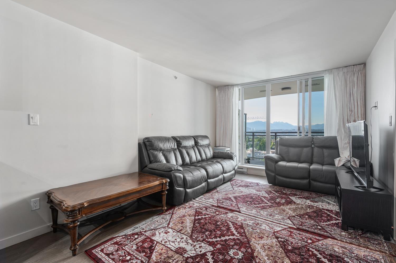 13303 Central Avenue Unit 1502, Surrey, BC V3T 0K6