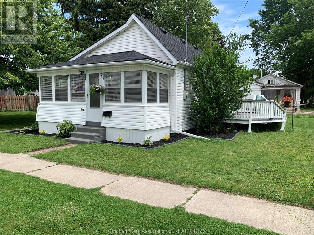 461 Selkirk St, Wallaceburg, ON N8A 3X9