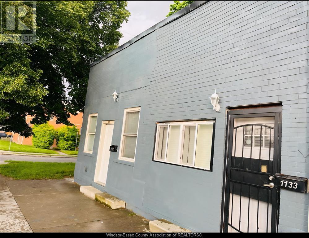 1133 Erie St W, Windsor, ON N9A 6C6