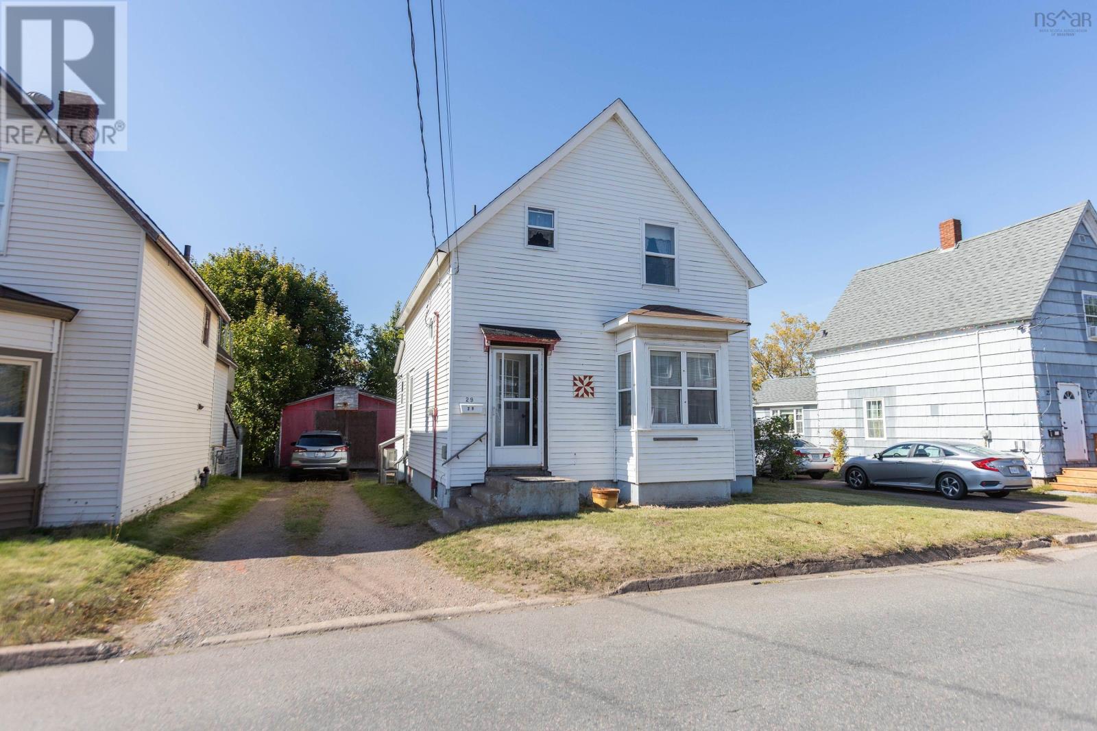 29 S Albion St, Amherst, NS B4H 2W3