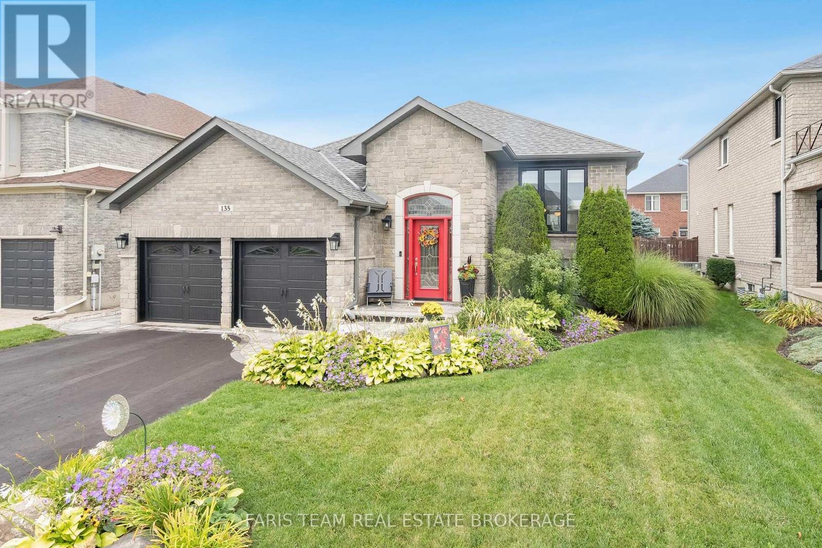 135 Sandringham Dr, Barrie, ON L4N 0Y9