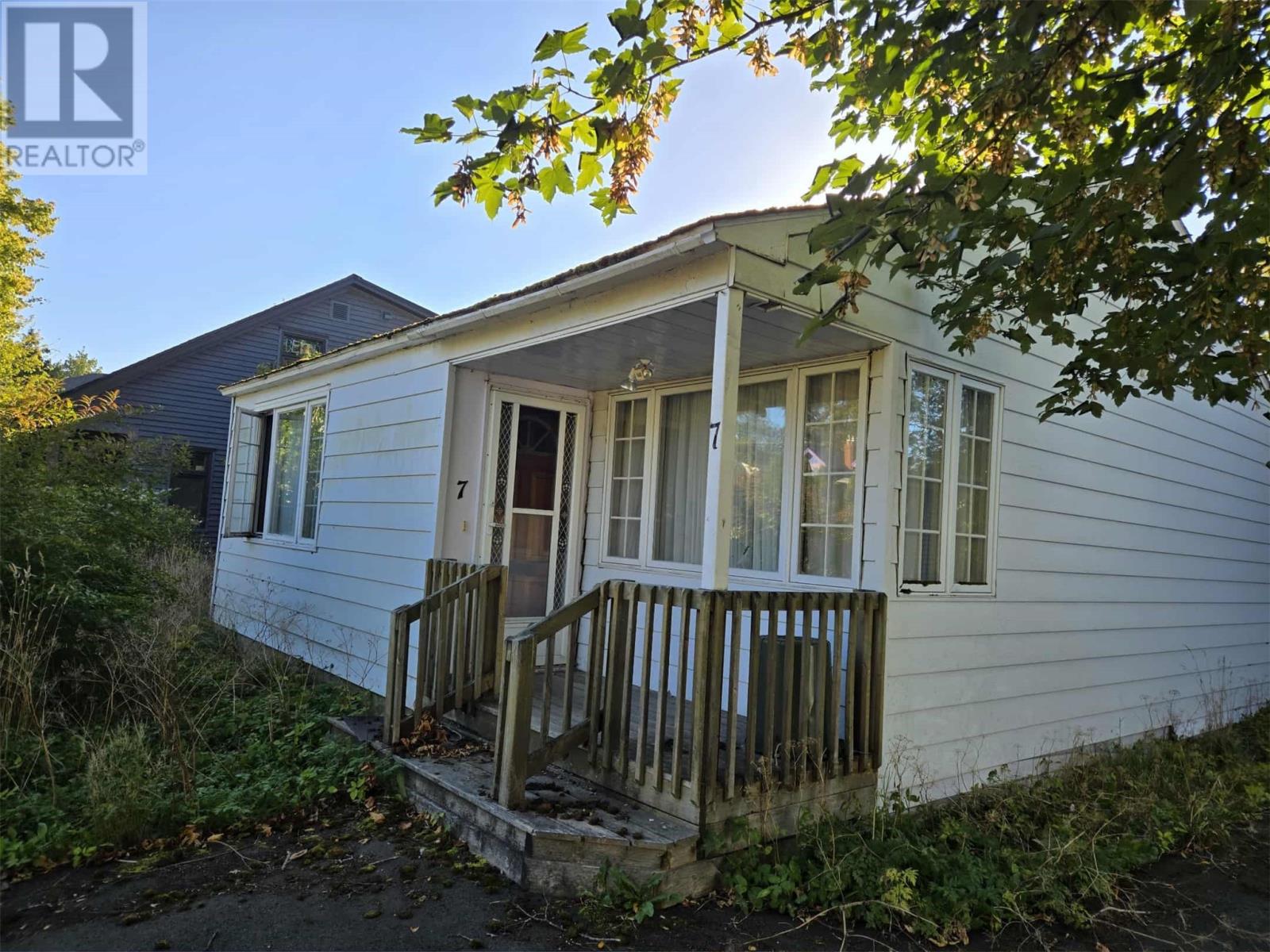 7 Whiteway Pl, St. John's, NL A1B 1J7