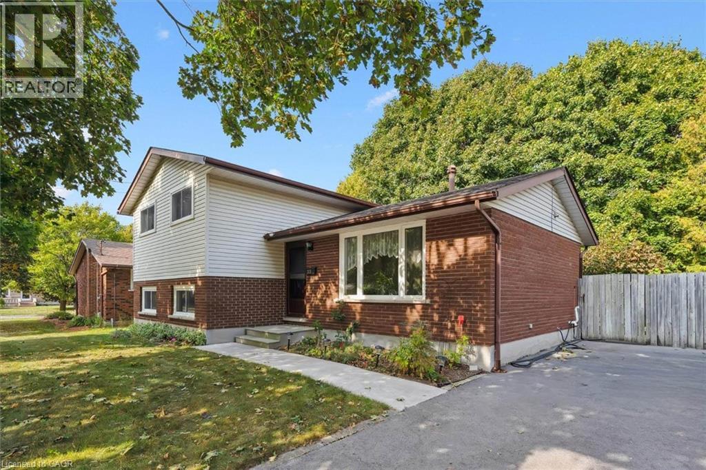 33 Hastings Blvd, Guelph, ON N1E 4G3