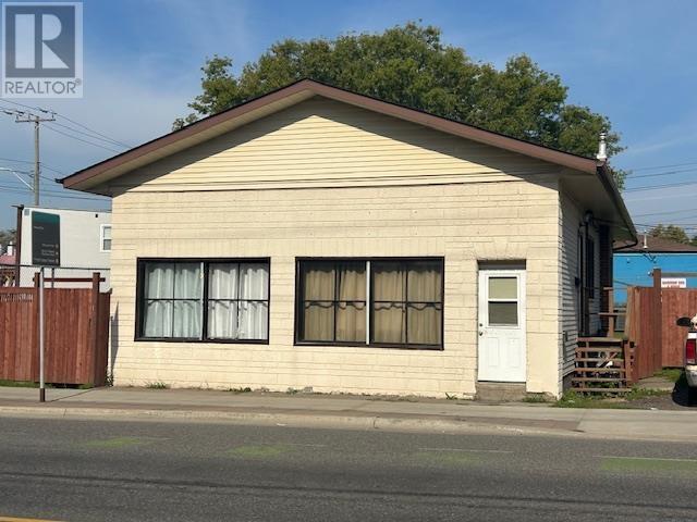 136 Court St S, Thunder Bay, ON P7B 2X4