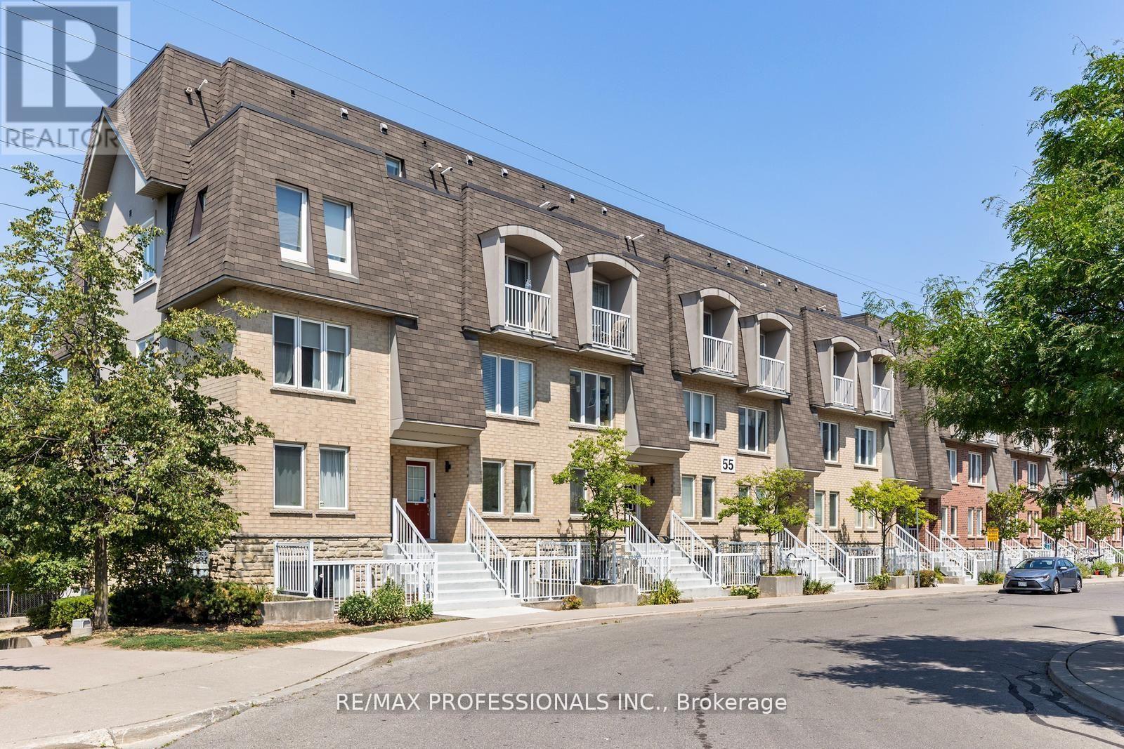 70 55 Turntable Cres, Toronto, ON M6H 4K9
