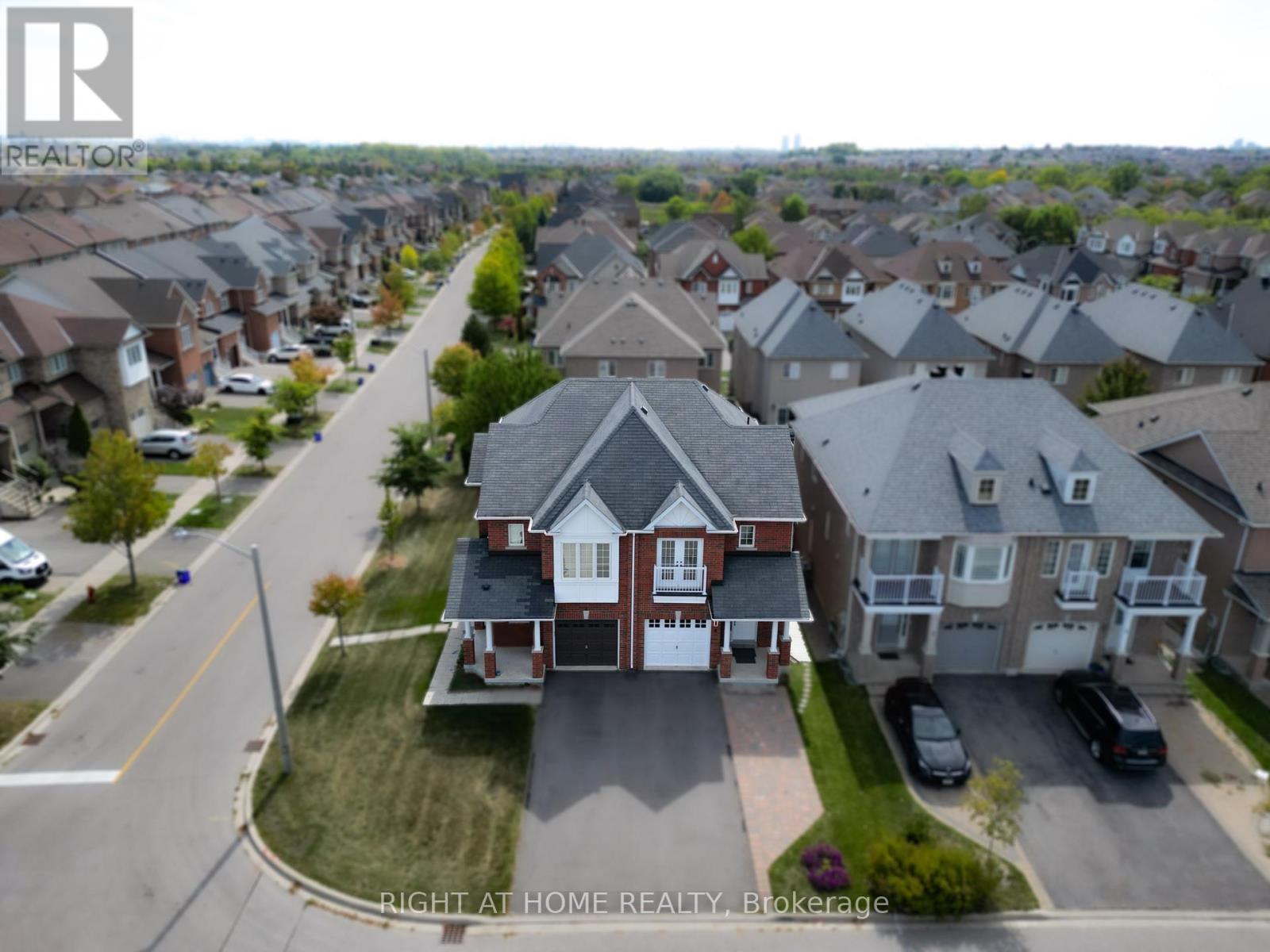 4 Old Orchard Cres, Richmond Hill, ON L4S 2X4