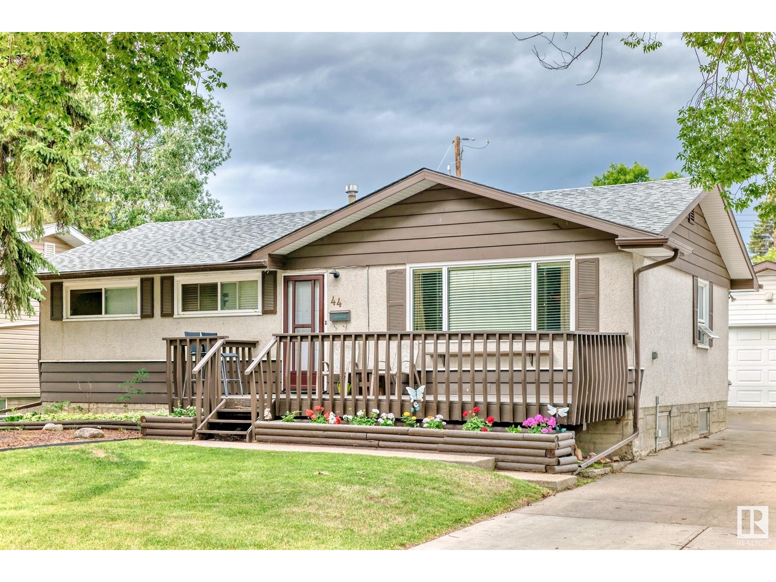 44 Grandin Rd, St. Albert, AB T8N 0S2